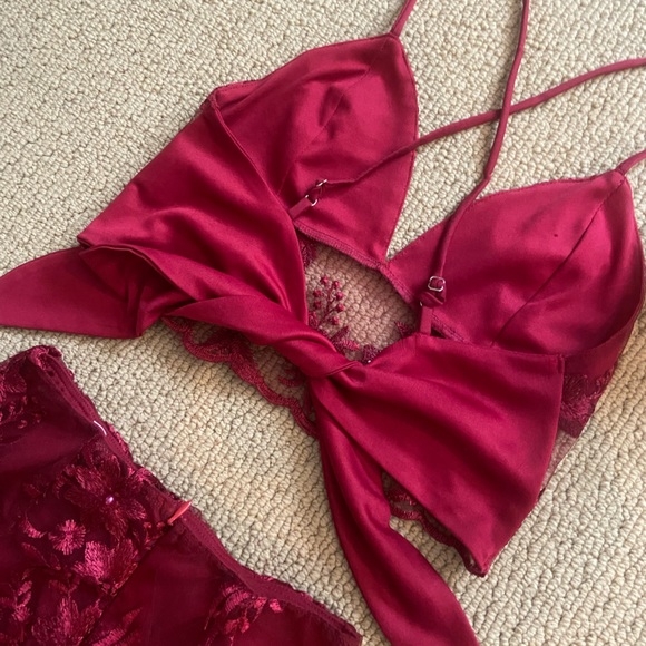 Lucy in the Sky Wine Embroidered Set - Picture 7 of 9